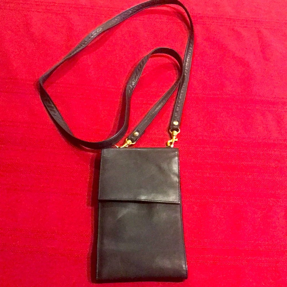 Crossbody faux black leather wallet. Amazing space w 50” hooking strap.